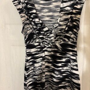 Black and White Wave Pattern blouse